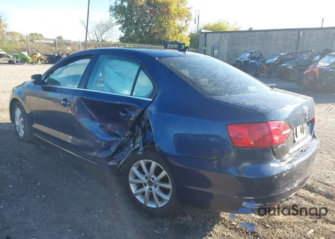 2014 Volkswagen Jetta 1.8T Se z USA, uszkodzony, nr VIN 3VWD07AJ2EM437145